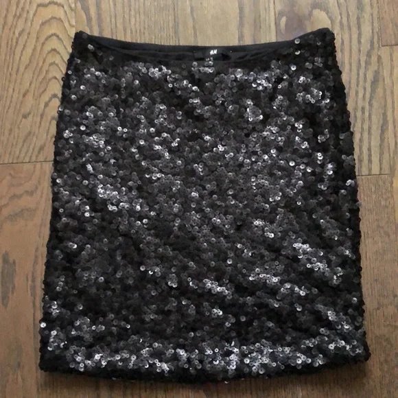 H&M Mini Sequin Skirt - Picture 1 of 6
